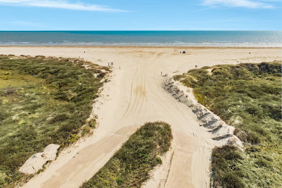 4014 Mendocino Dr, Galveston, TX 77554